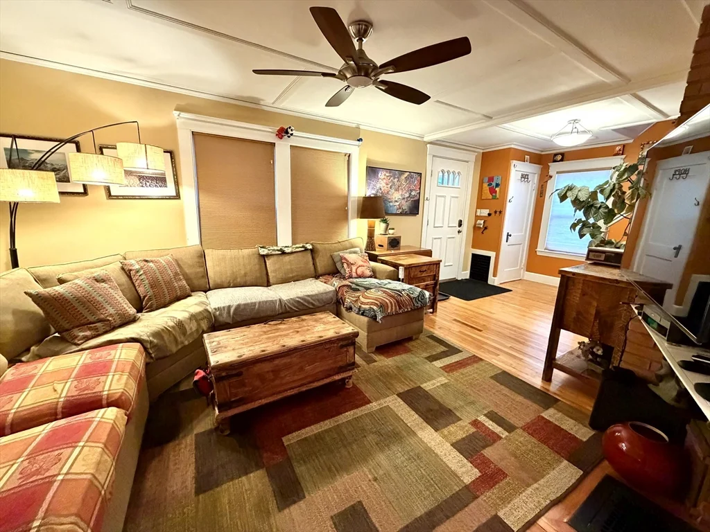 157 Riverview Ave, Waltham