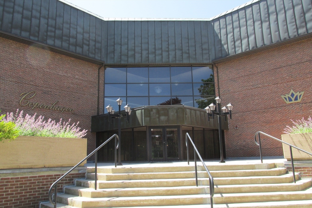 406 Paradise Rd, Swampscott