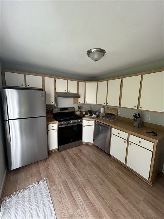 66 Kennedy Dr, Chelmsford