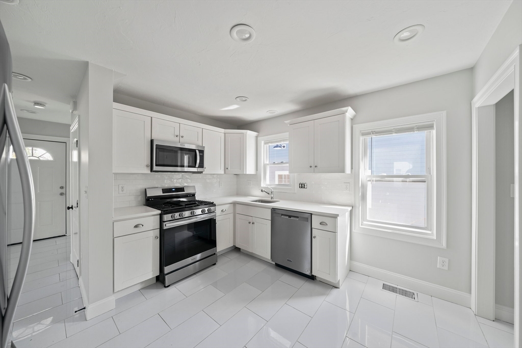 35 Phillips Ave, Stoughton