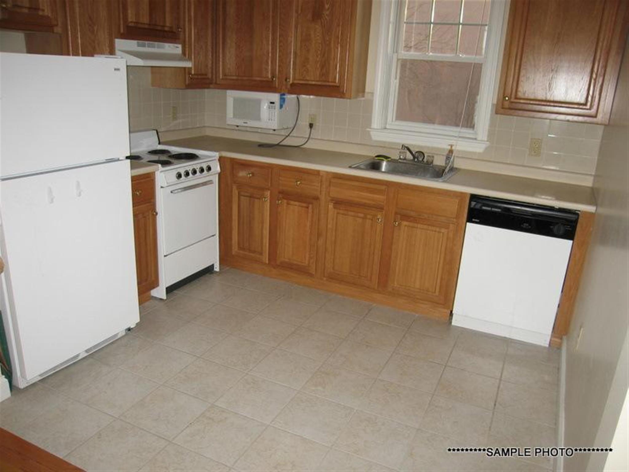 1 bed, 1 bath apartment for rent at 460 Green St Unit 1, Central Square — photo 3 of 14