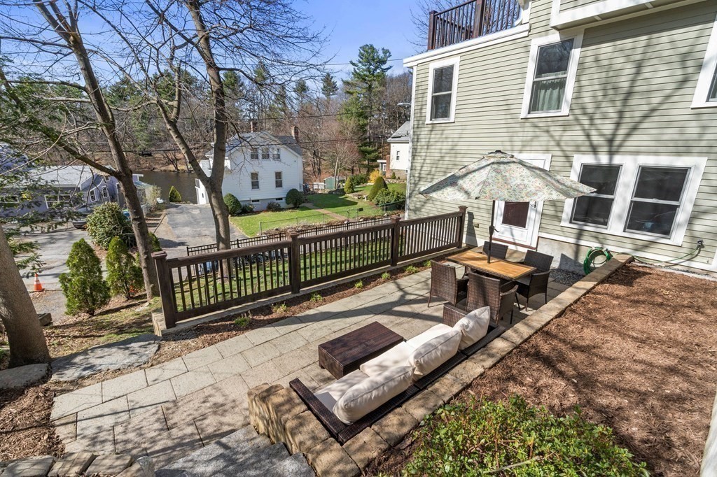 59 Russell Rd, Wellesley