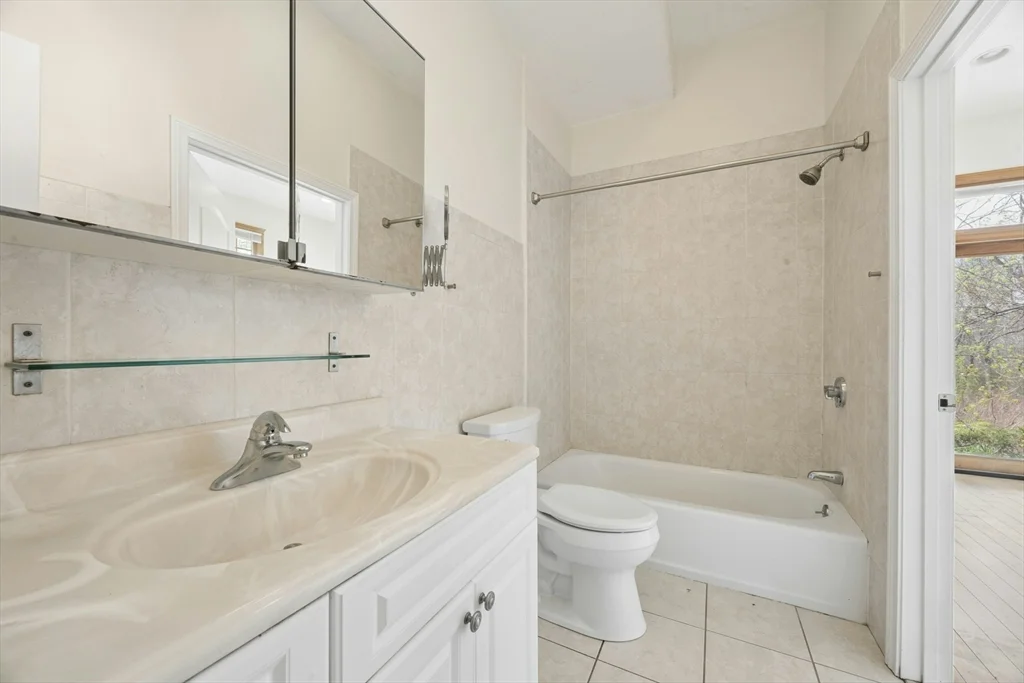 136R Main St, Acton