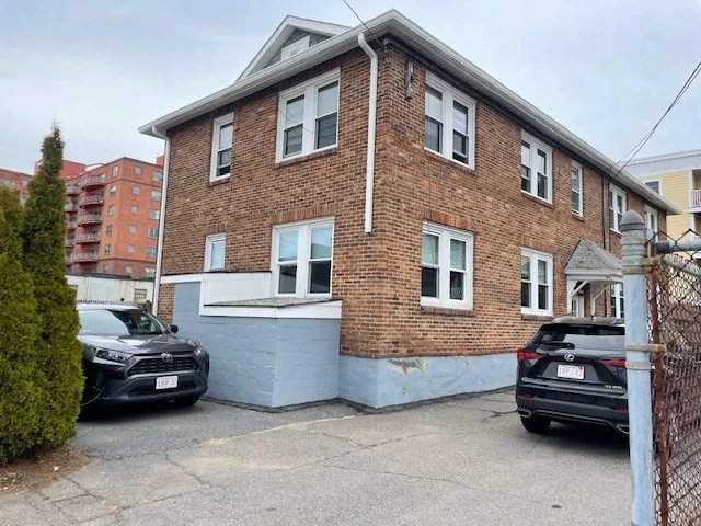 44 Farrington St, Quincy