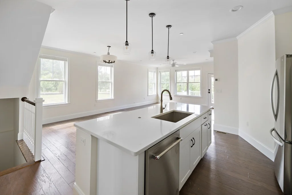 19 Lily Pond Ln, Lexington