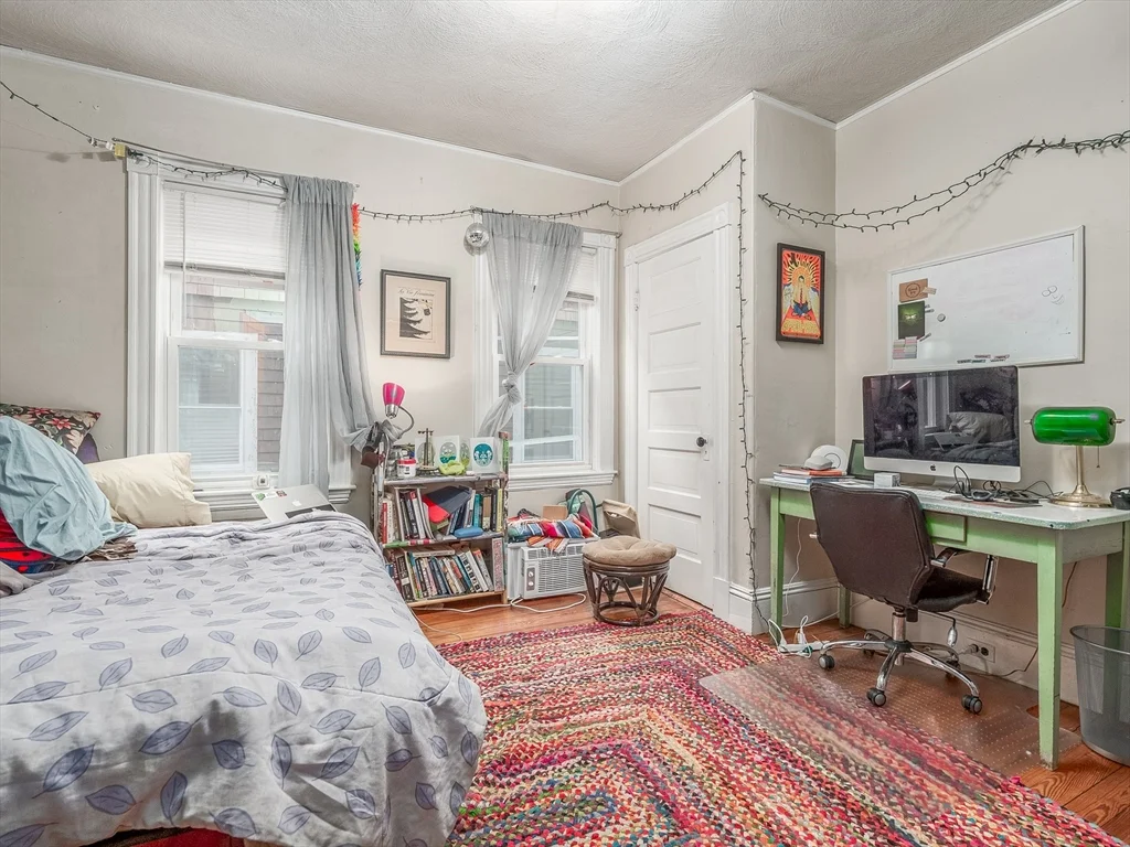 81 Bristol Rd, Medford