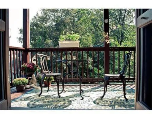 18 Sunset St, Mission Hill