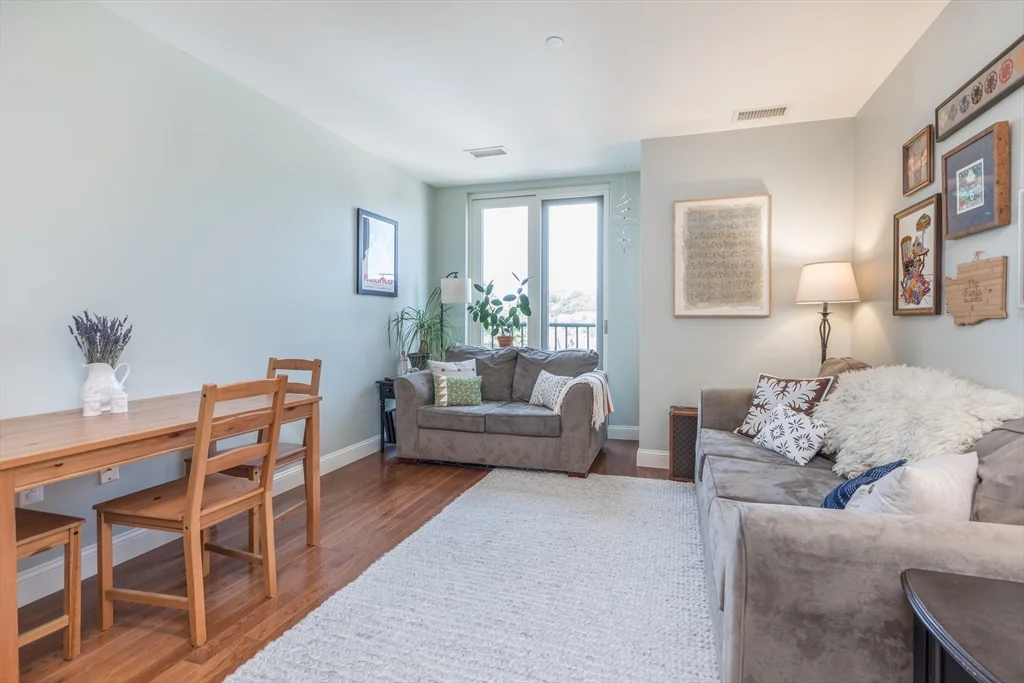 327 Centre St, Jamaica Plain