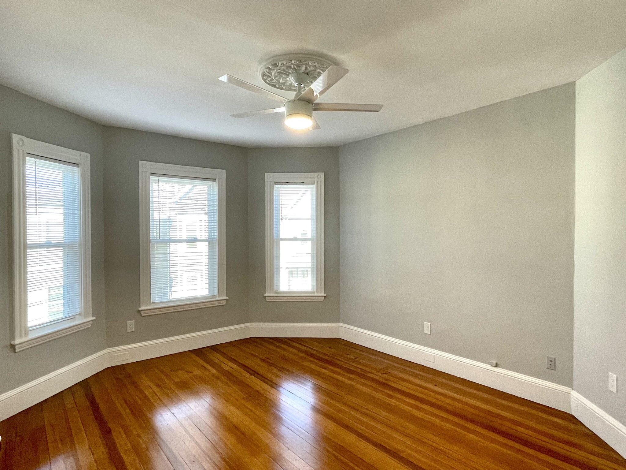 3 bed, 1 bath apartment for rent at 699 7th St Unit 2, South Boston — photo 1 of 8