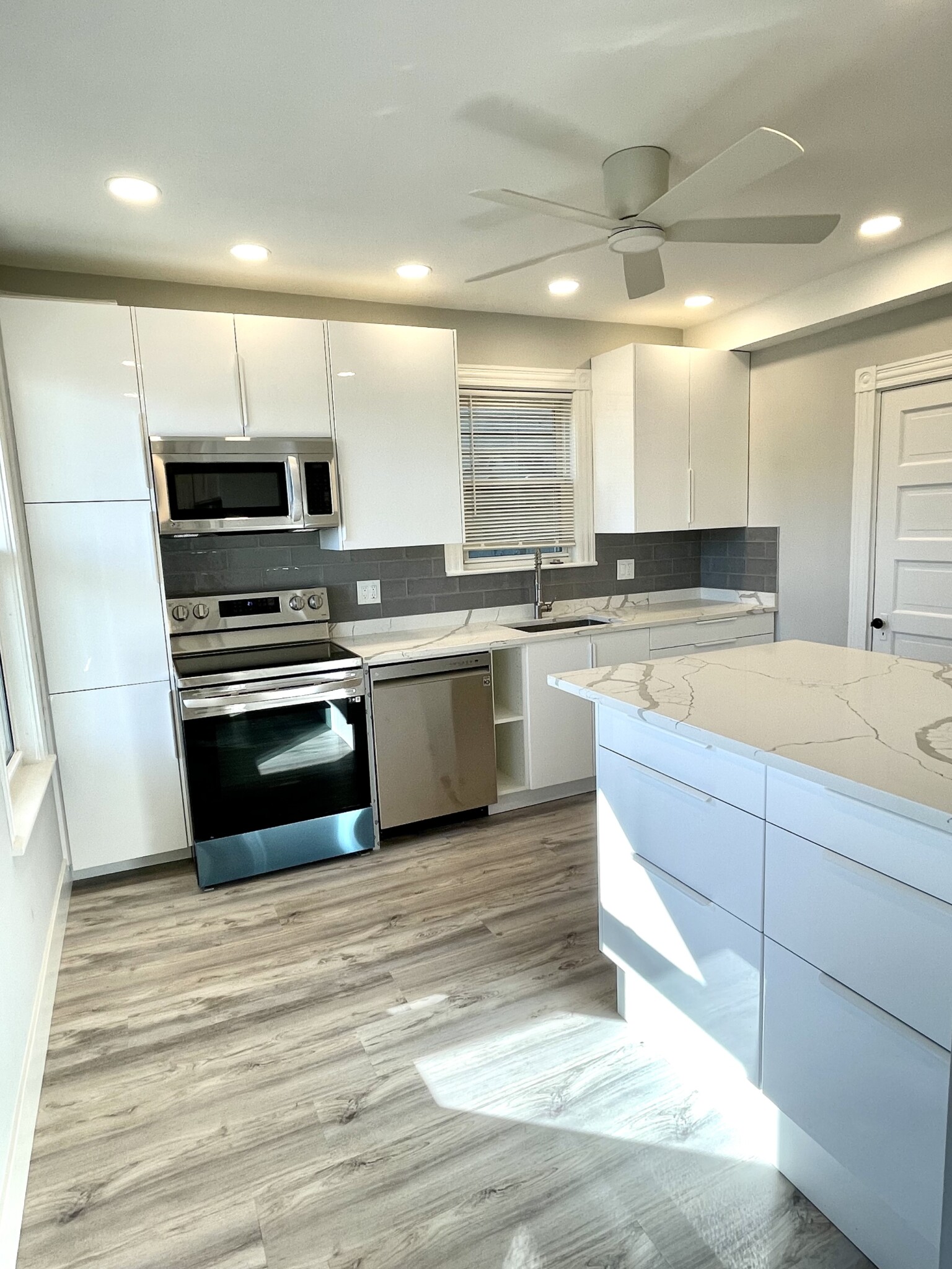 3 bed, 1 bath apartment for rent at 699 7th St Unit 2, South Boston — photo 2 of 8