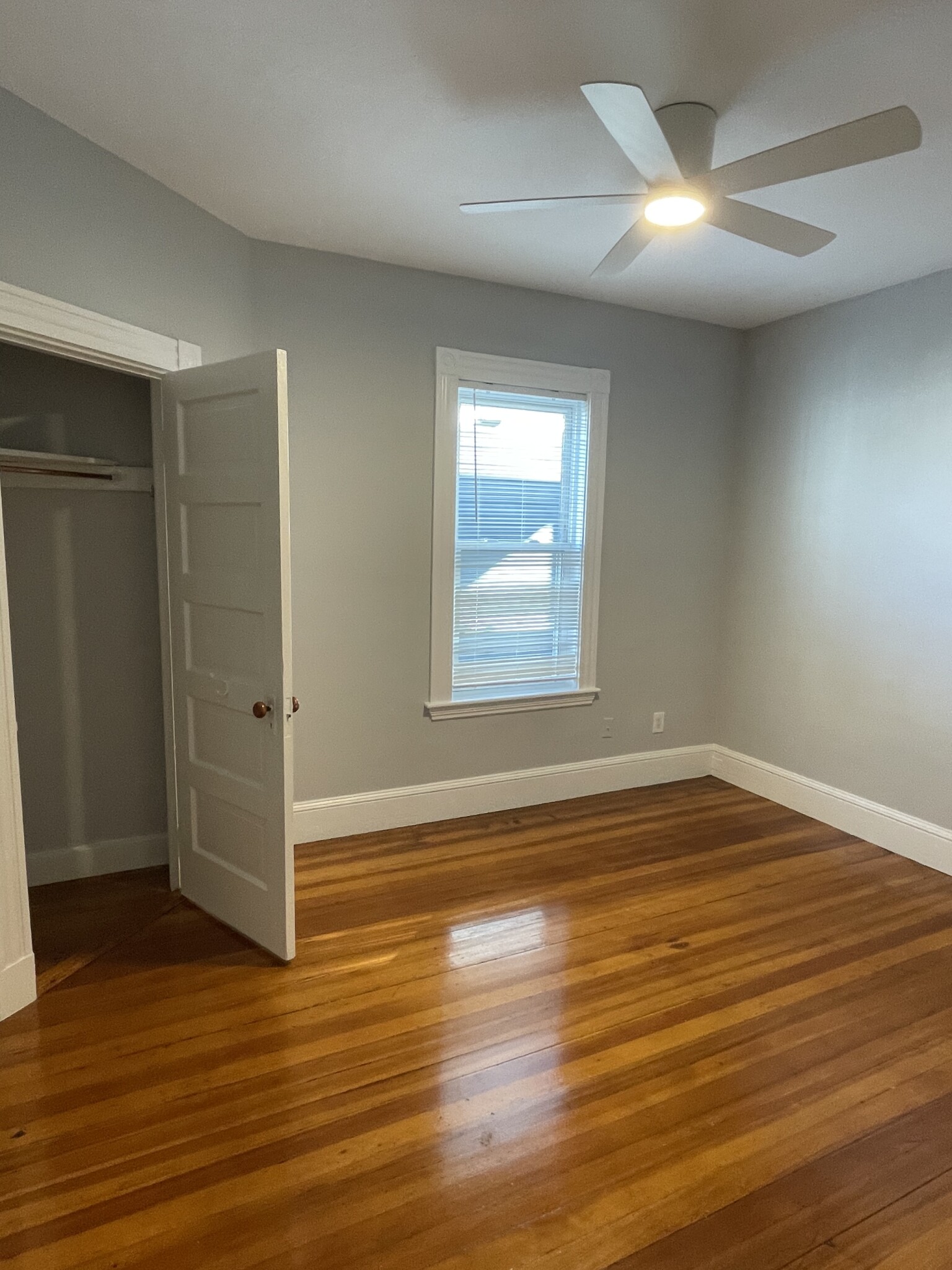 3 bed, 1 bath apartment for rent at 699 7th St Unit 2, South Boston — photo 4 of 8