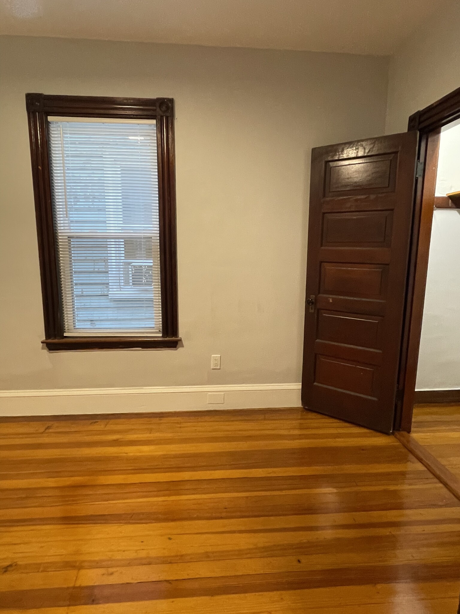 3 bed, 1 bath apartment for rent at 699 7th St Unit 2, South Boston — photo 5 of 8