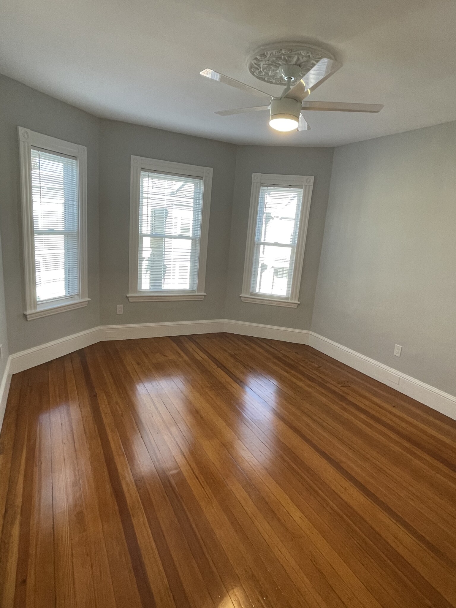 3 bed, 1 bath apartment for rent at 699 7th St Unit 2, South Boston — photo 6 of 8