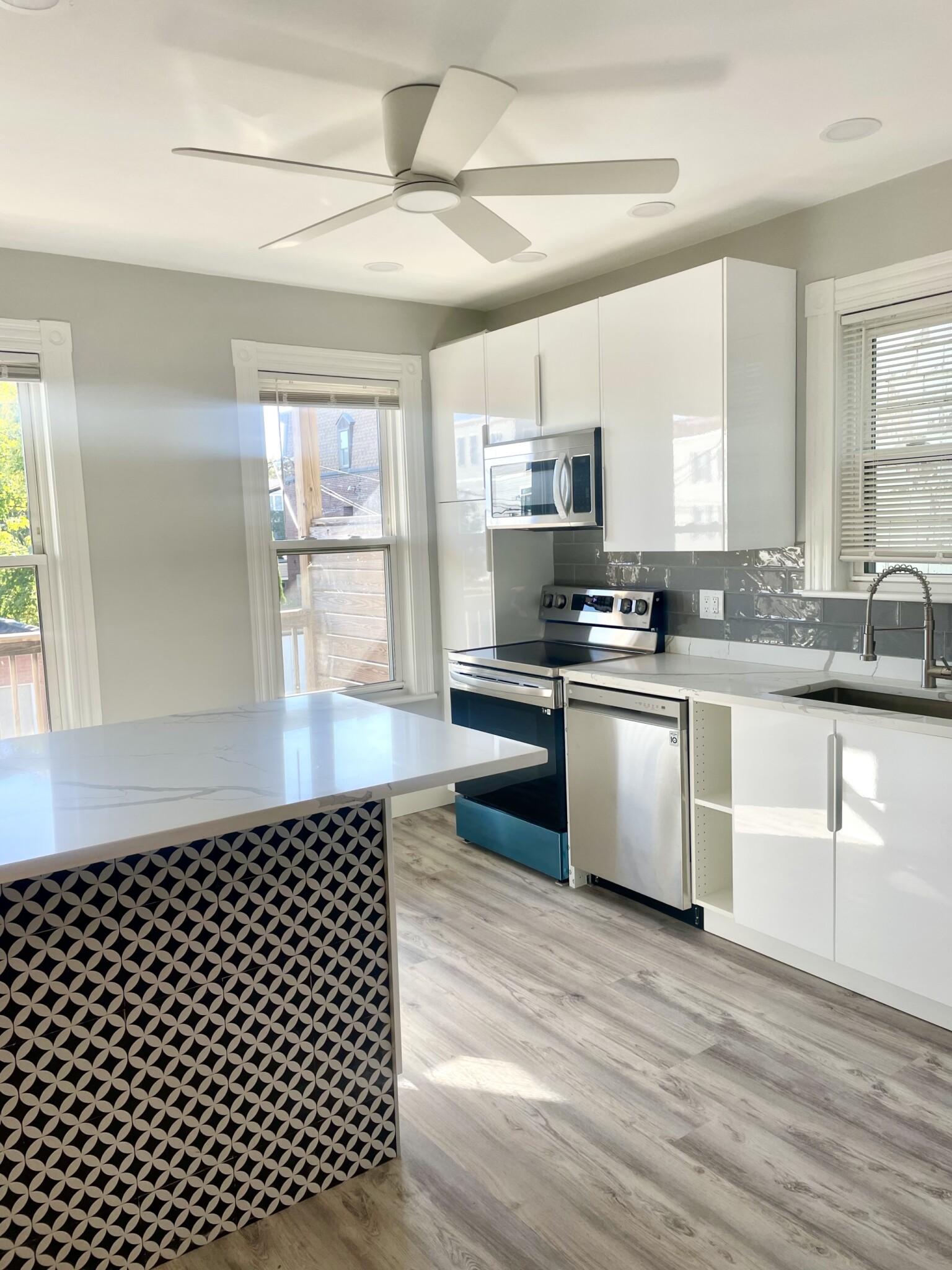 3 bed, 1 bath apartment for rent at 699 7th St Unit 2, South Boston — photo 7 of 8
