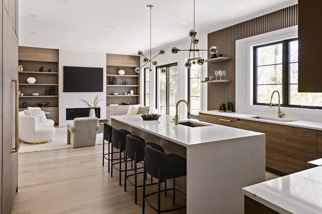 71 Harwich Rd, Chestnut Hill