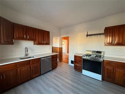 16 Stanford Ter, Ward Two