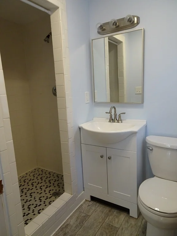 2 Lantern Ln, Burlington