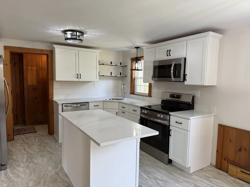 3 Crescent St, West Bridgewater