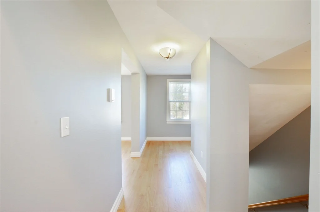 66 Tucker Ln, Dartmouth