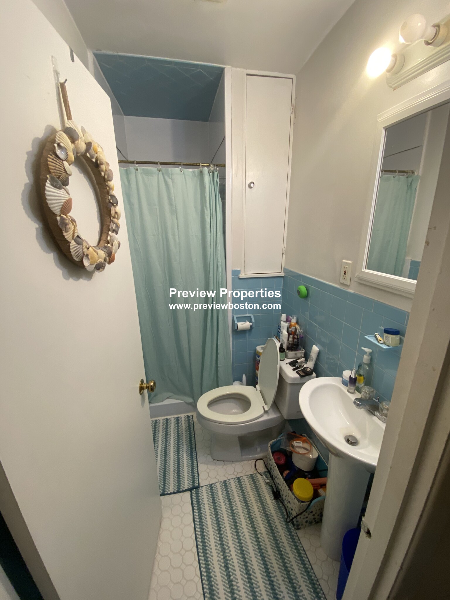 14 Lake Shore Ct, Oak Square