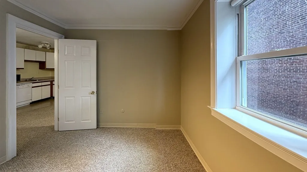 1691 Cambridge St, Mid-Cambridge