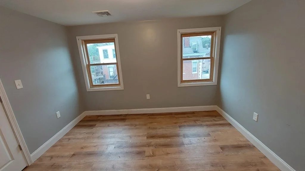 47 Dale St, Roxbury