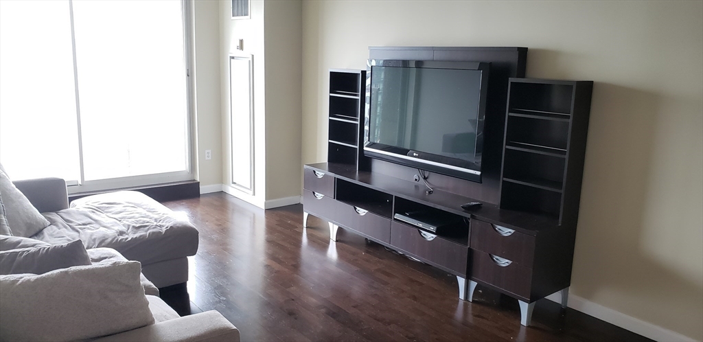 8 Museum Way, East Cambridge