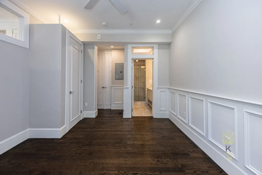 85 Regent St, Roxbury