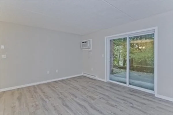 14 Maple Crest Cir, Holyoke