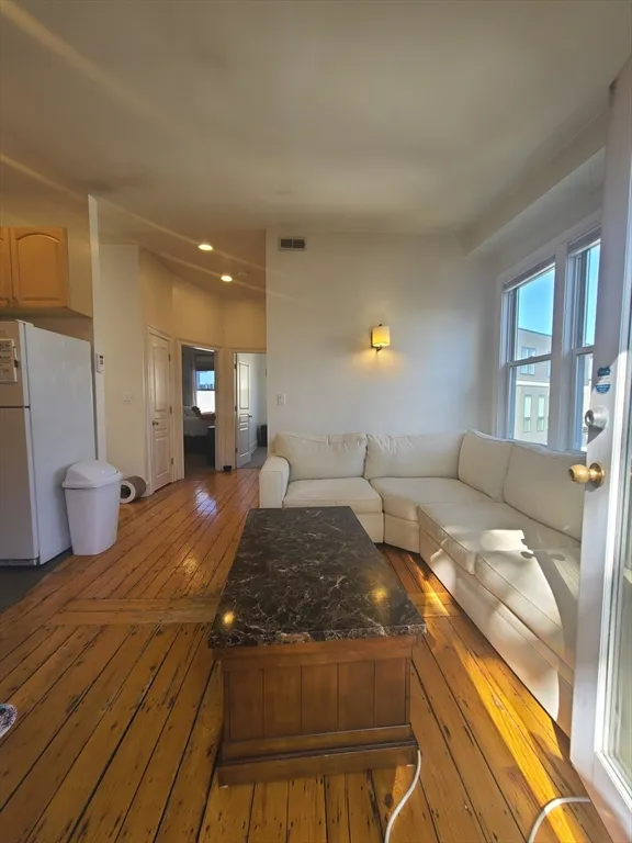 31 Jenkins St, South Boston