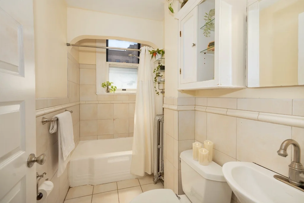 1064 Beacon St, Longwood