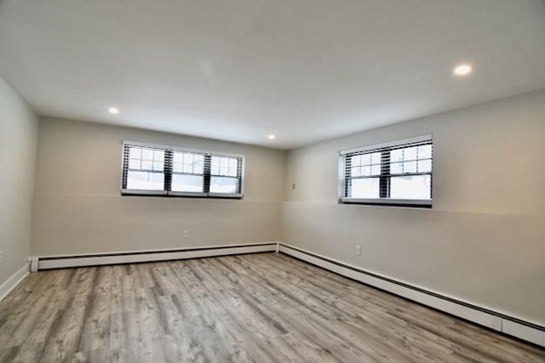 90 E Squantum, North Quincy