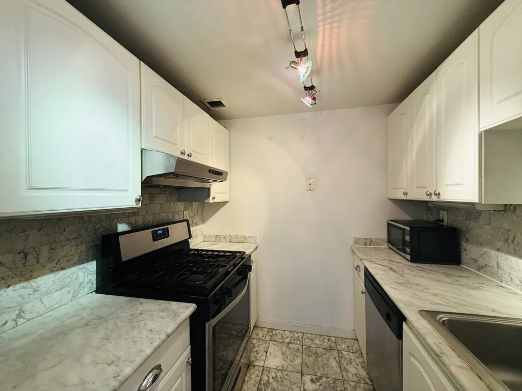 15 North Beacon St, Allston