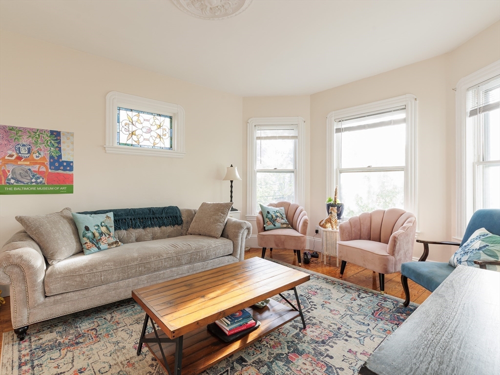 13 Oxford Ave, Belmont