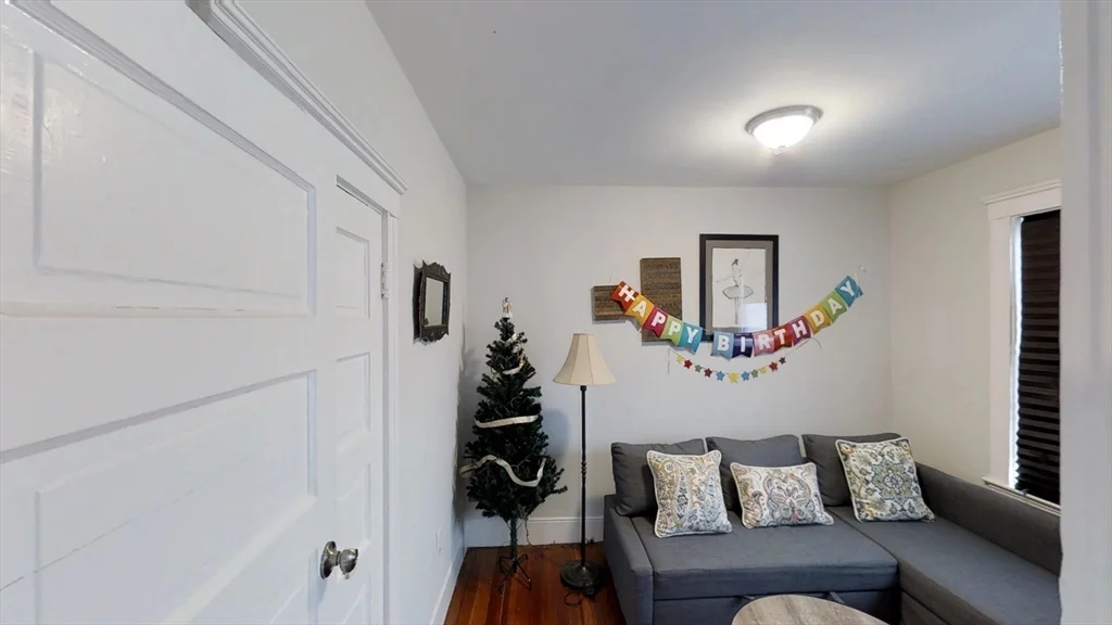 6 Hinckley St, Magoun Square