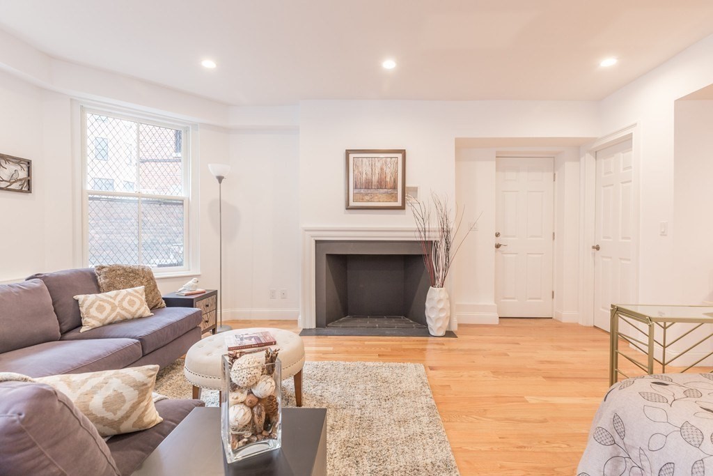 61 Commonwealth Ave, Back Bay