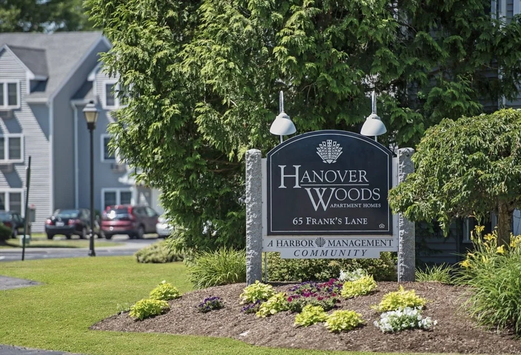 65 Frank's Ln, Hanover