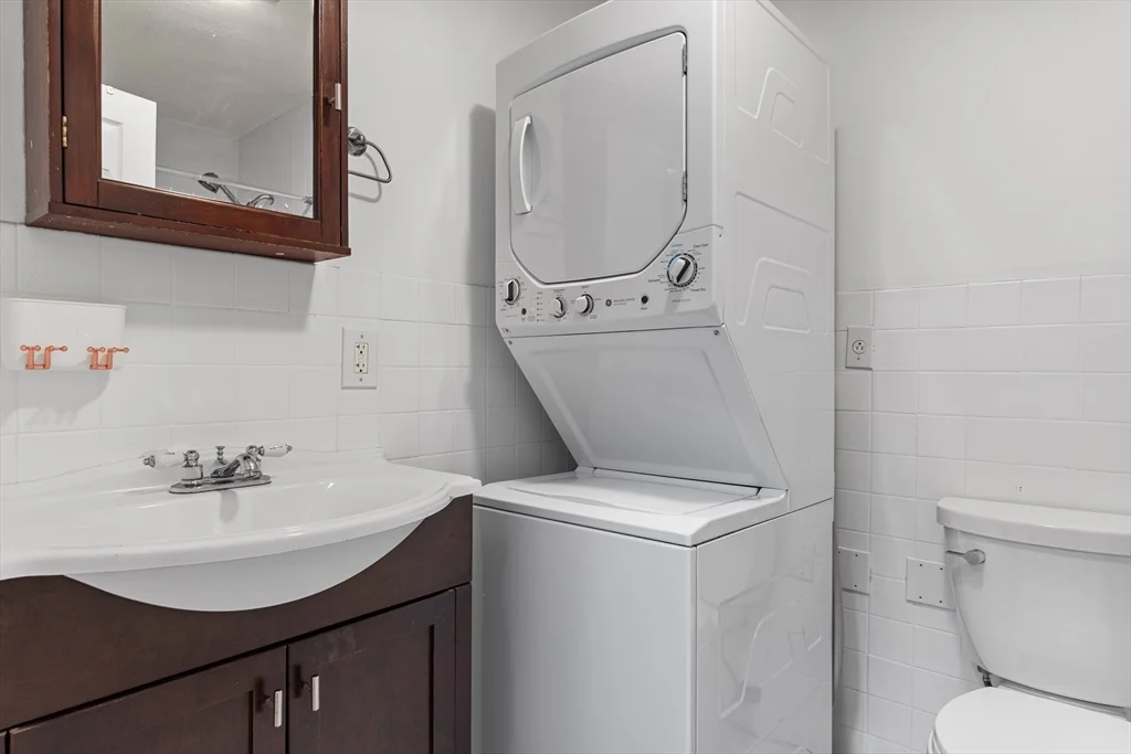 151 West 6th St, South Boston