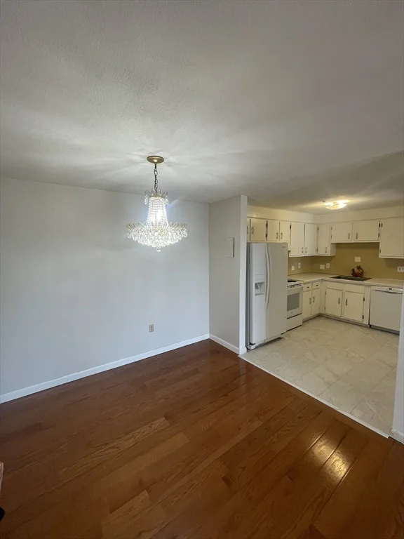 10 Williamsburg Ct, Shrewsbury