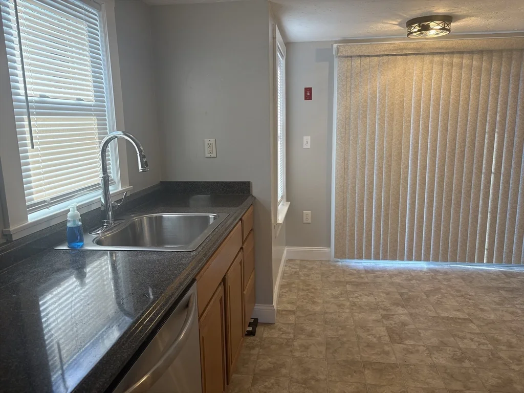 16 Orleans Rd, Weymouth