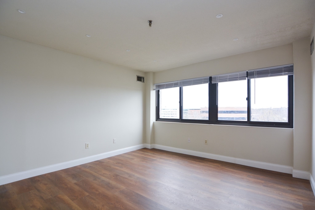 95 Audubon Rd, Wakefield