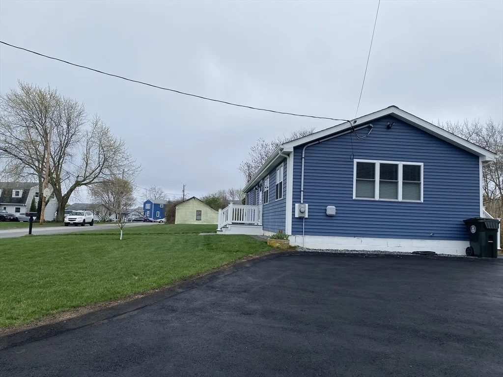 27 Lees River Dr, Swansea