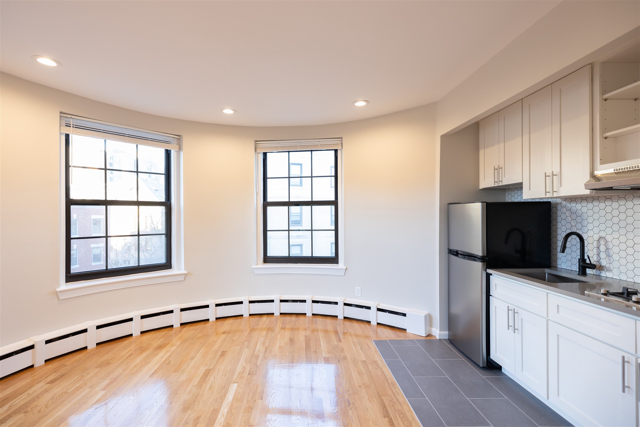 Studio bed, 1 bath apartment for rent at 158 Saint Botolph St Unit 7, Back Bay — photo 1 of 12