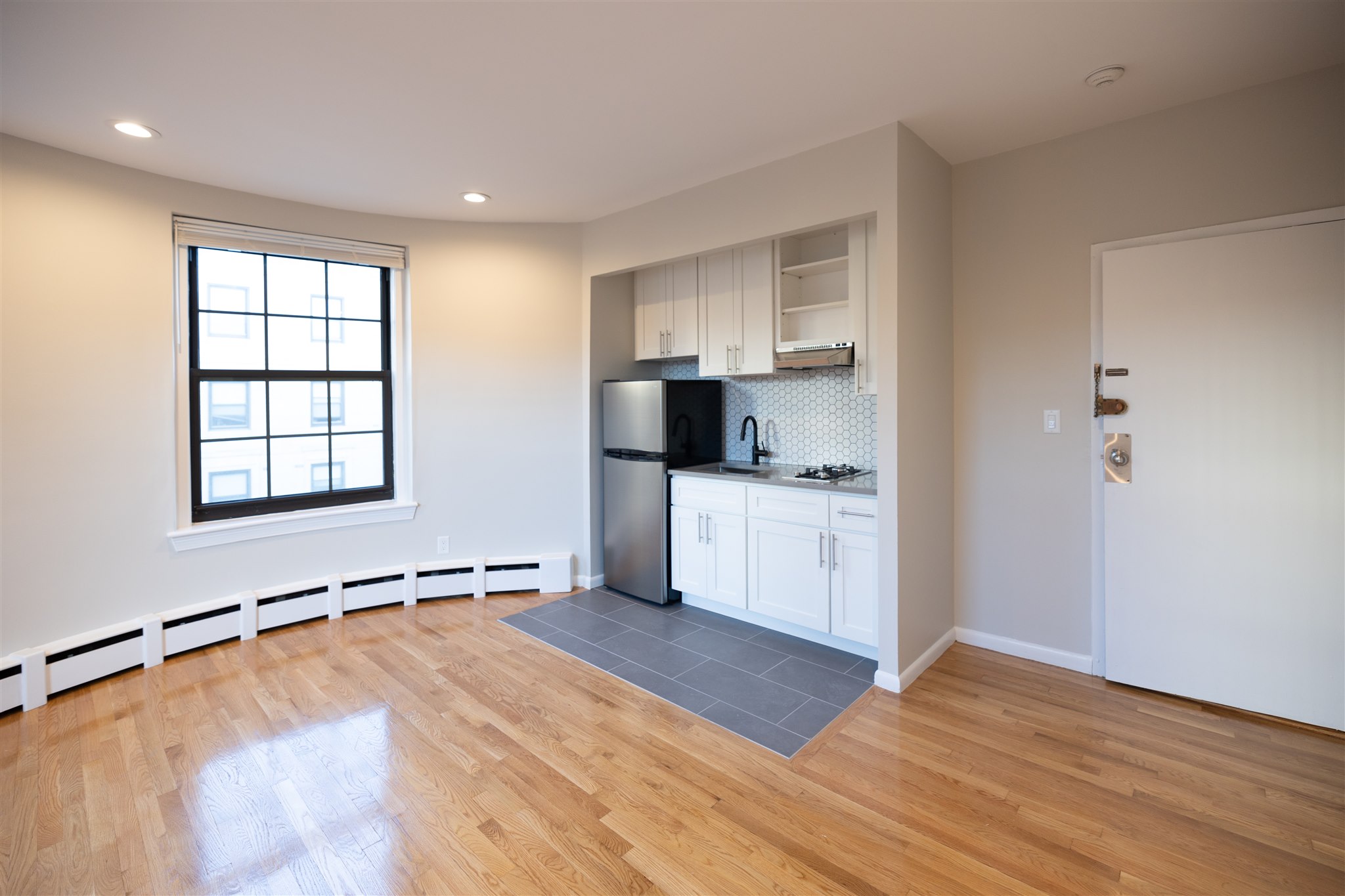 Studio bed, 1 bath apartment for rent at 158 Saint Botolph St Unit 7, Back Bay — photo 3 of 12