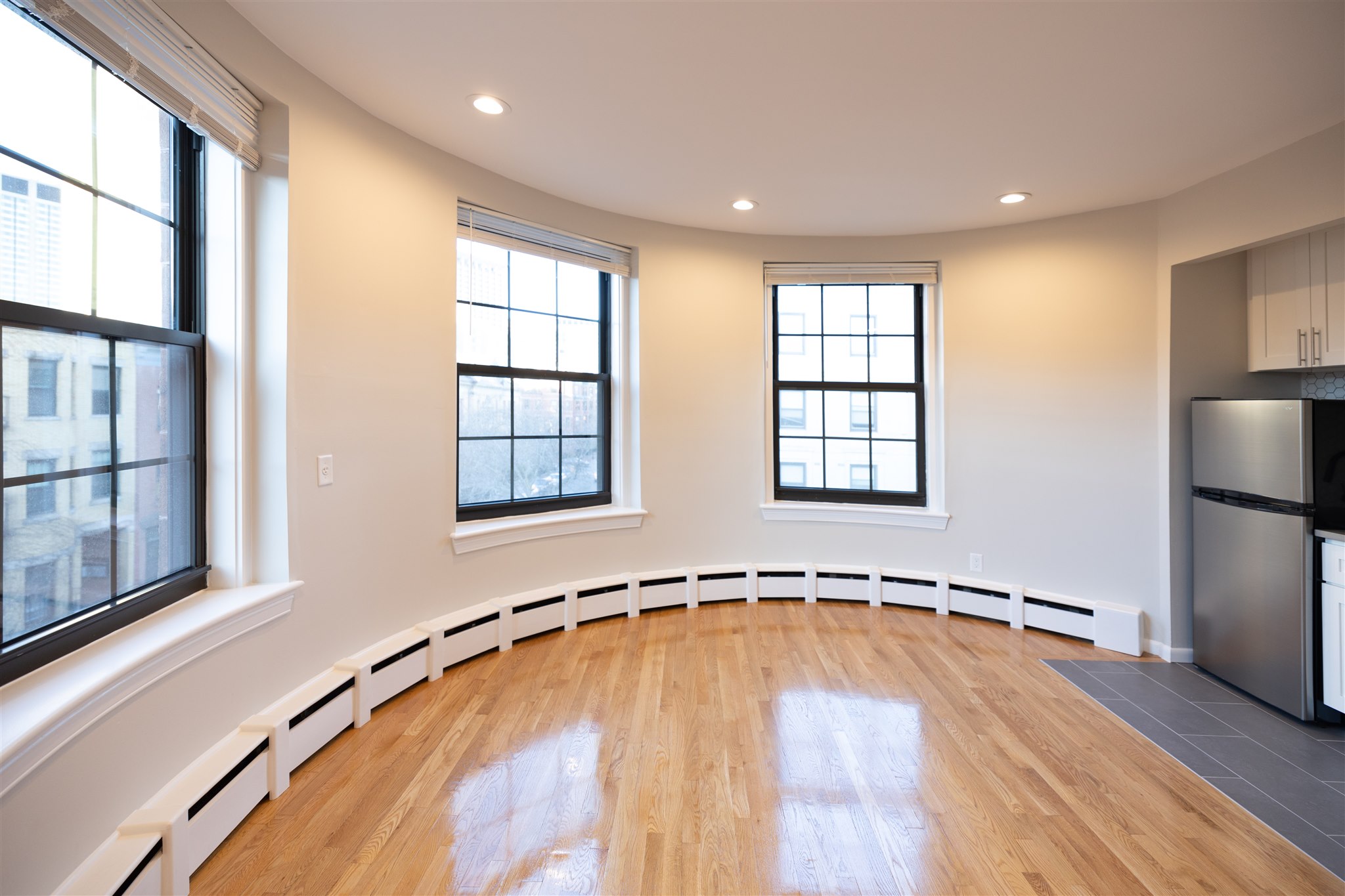 Studio bed, 1 bath apartment for rent at 158 Saint Botolph St Unit 7, Back Bay — photo 4 of 12