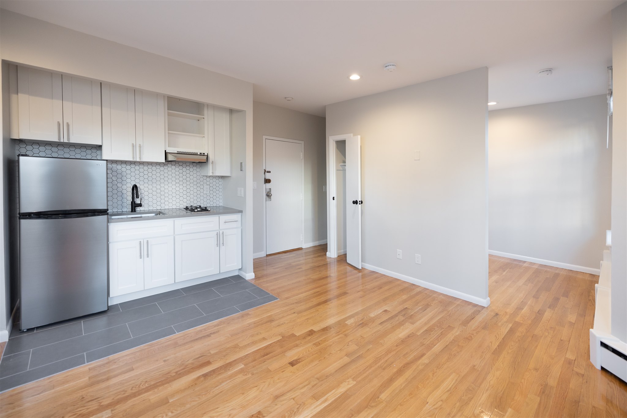 Studio bed, 1 bath apartment for rent at 158 Saint Botolph St Unit 7, Back Bay — photo 6 of 12