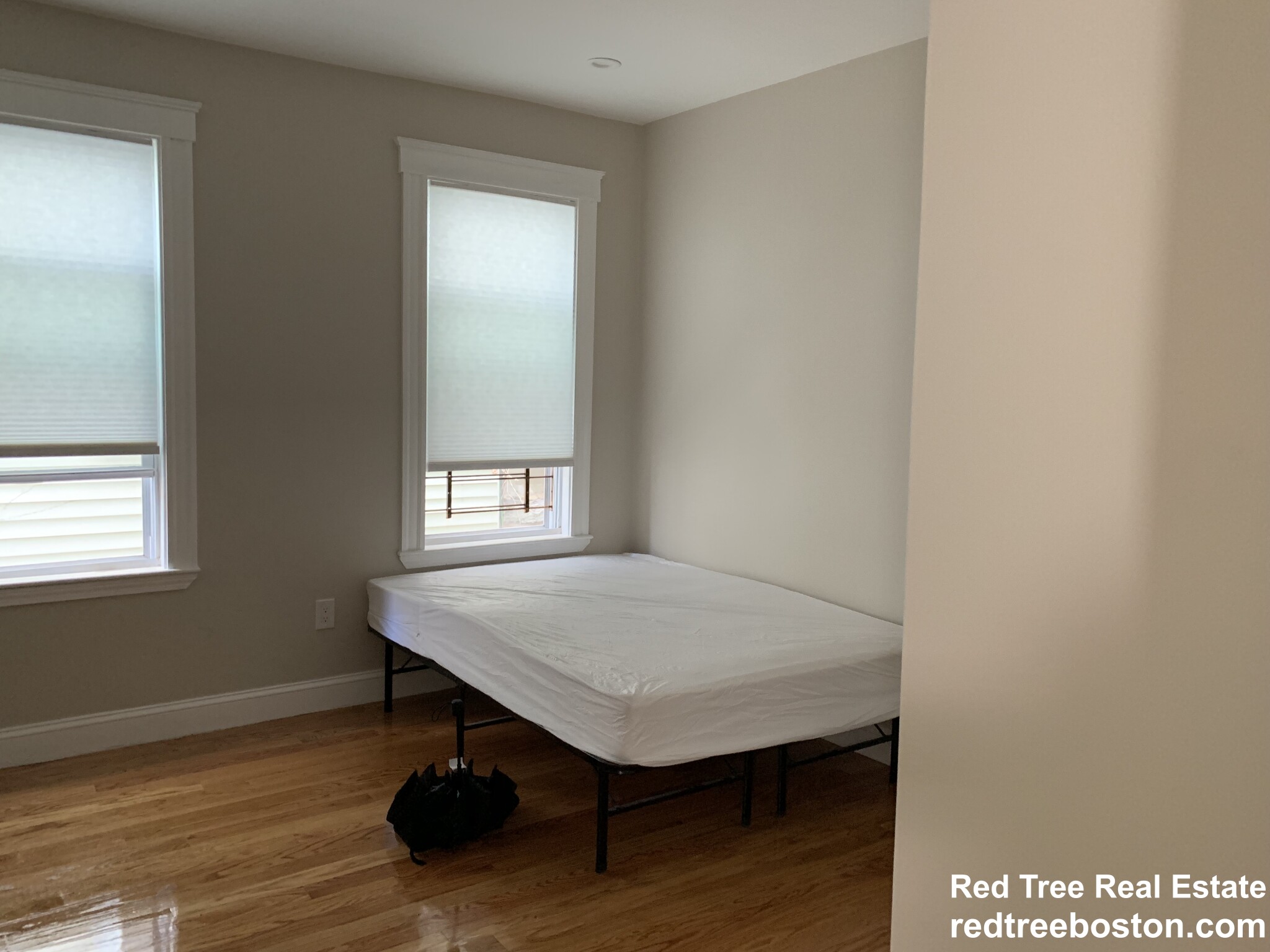 5 bed, 1 bath apartment for rent at 146 Hillside St Unit 1, Mission Hill — photo 10 of 28