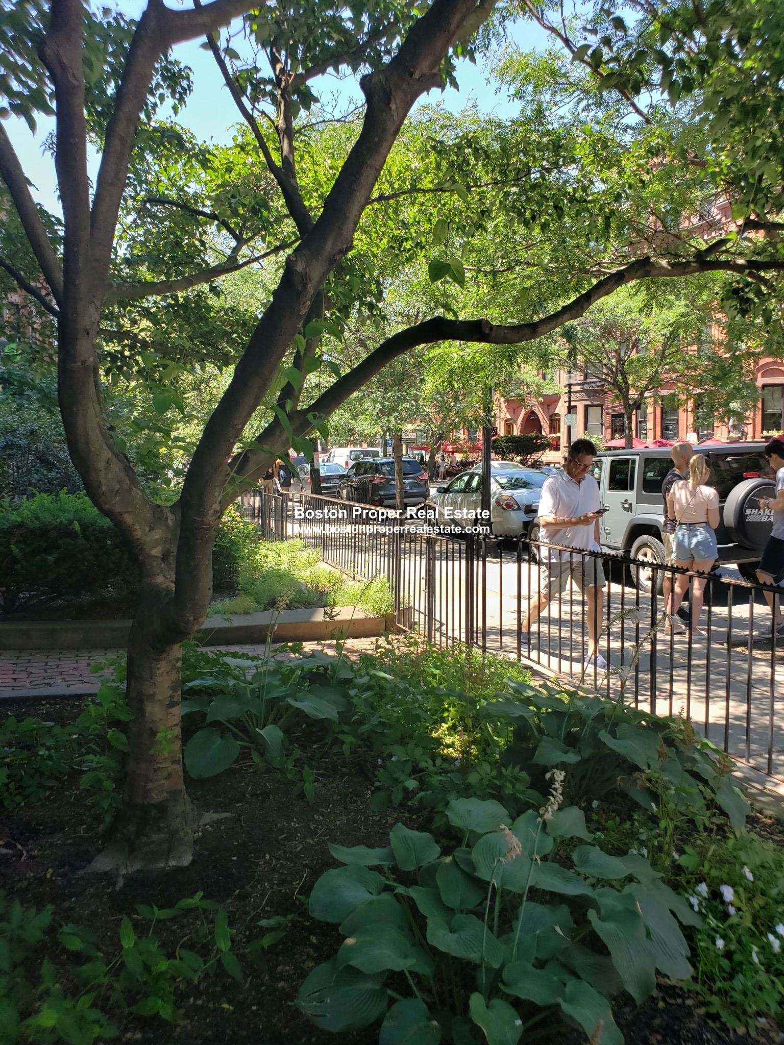 254 Newbury St, Back Bay