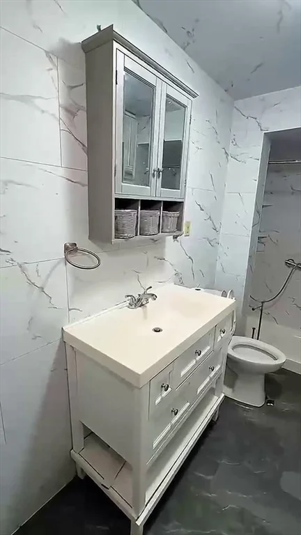 68 Grove St, Stoughton