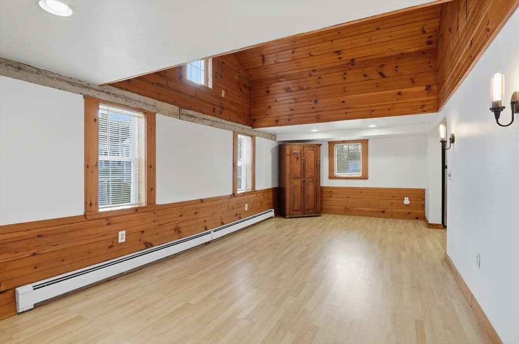 92 Main St, Hopkinton